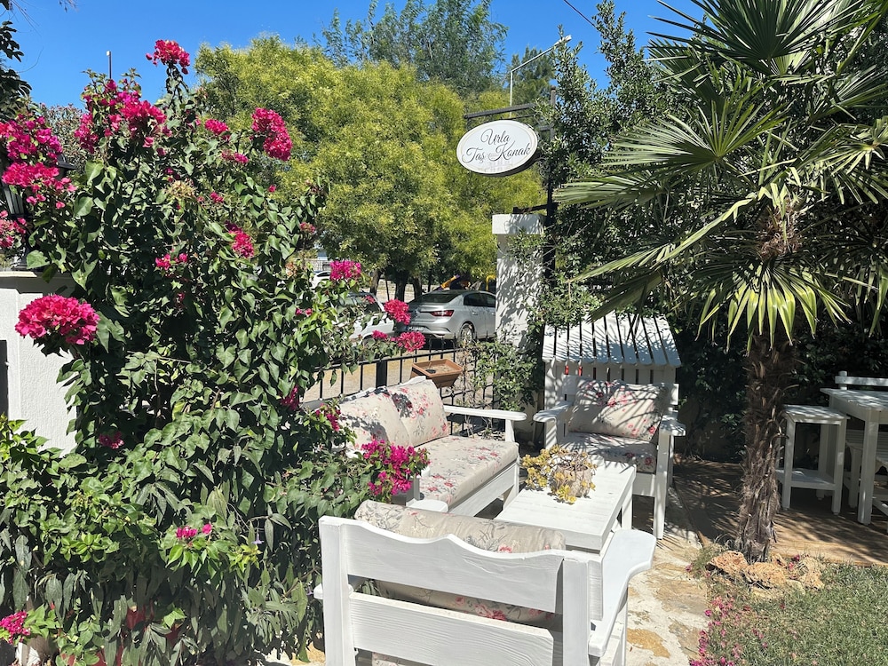 Urla Tas Konak Otel 37/50