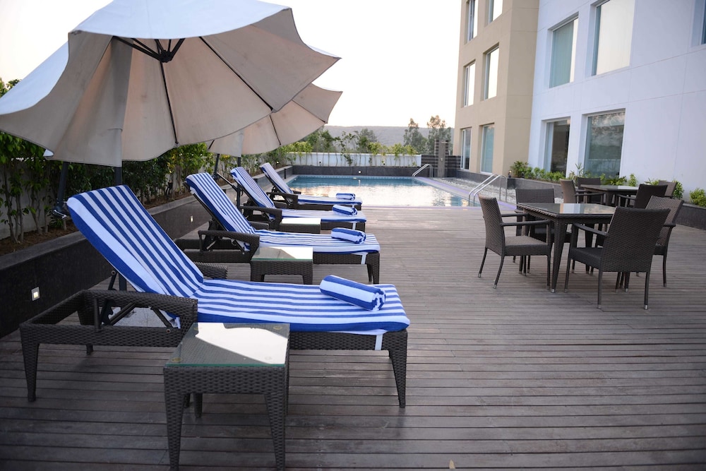Gurmon Hotels Sohna Road Gurugram a Member of Radisson Individuals 57/75
