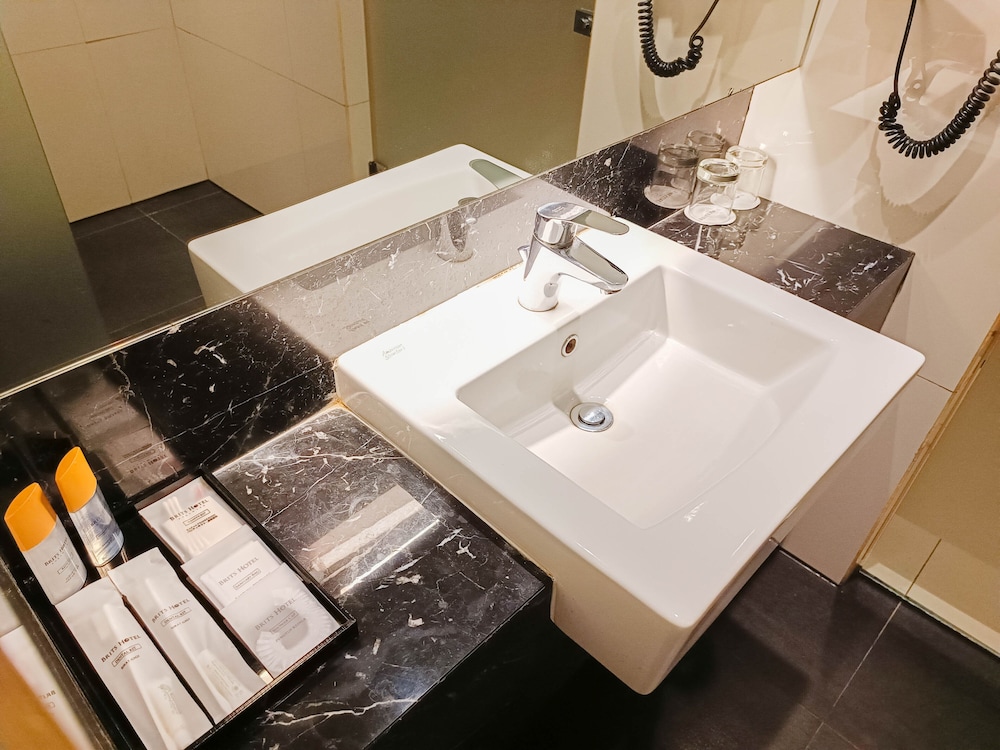 Brits Hotel Karawang 48/49