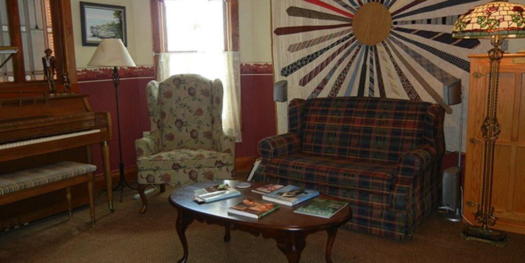 The Feathered Star Bed and Breakfast 12/16
