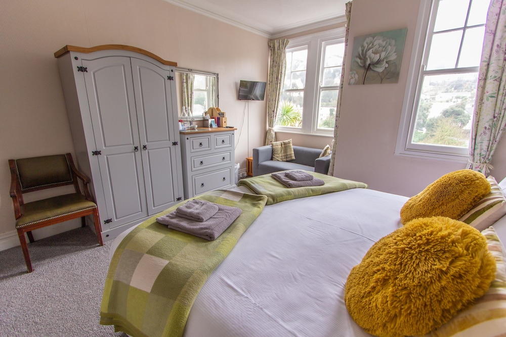 Harbour Heights Guest House 12/41