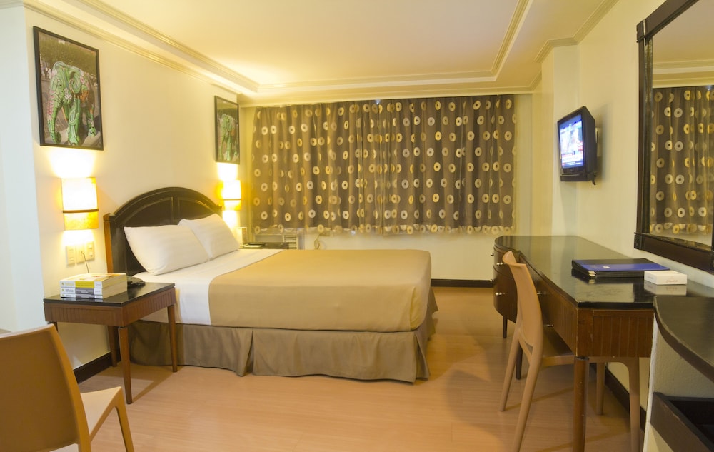 Fersal Hotel Neptune Makati 32/65