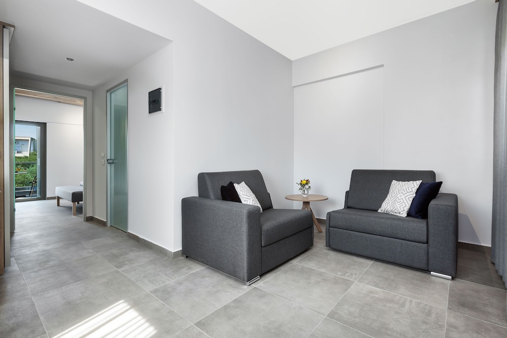 Iris Hotel 86/107