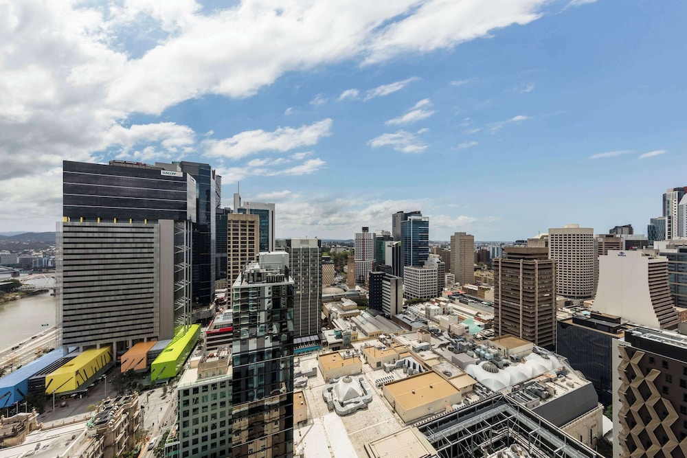 Oaks Brisbane Casino Tower Suites 43/50