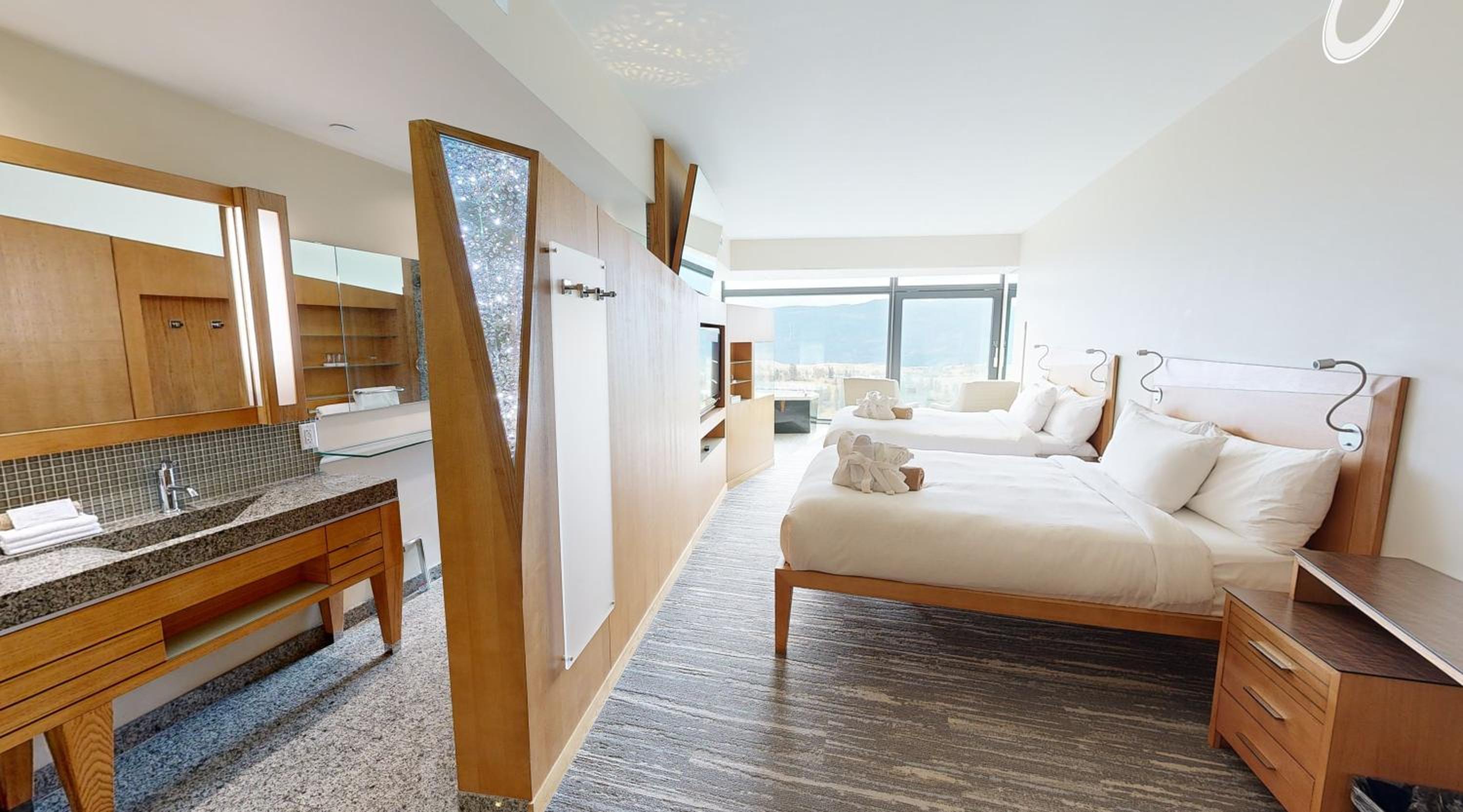 Superior, 2 Queen Beds, Mountain View