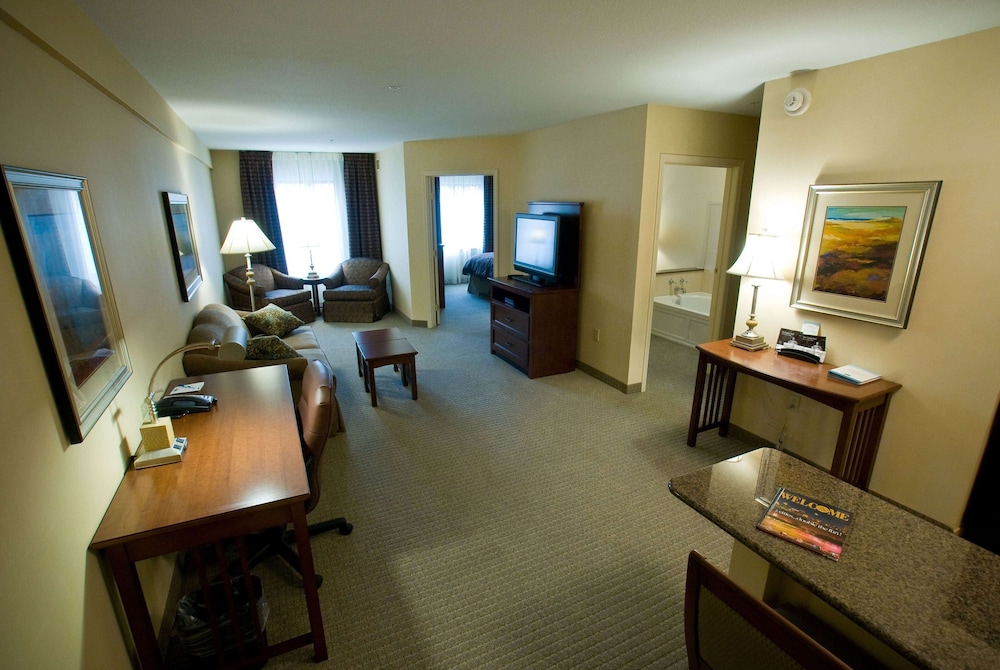Staybridge Suites Williamsville Buffalo by IHG 40/65
