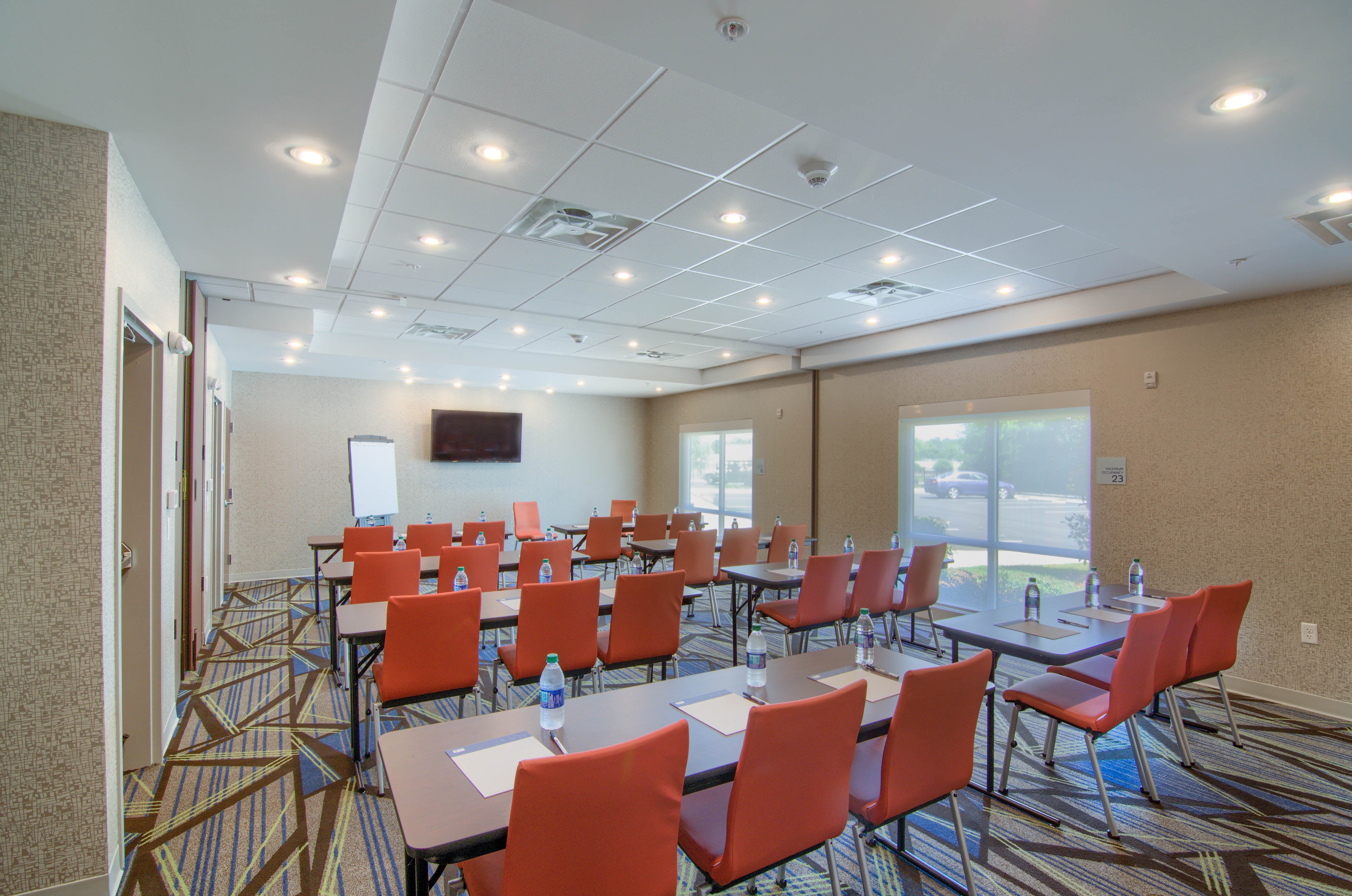 Holiday Inn Express Suites Mobile University Area 26/33