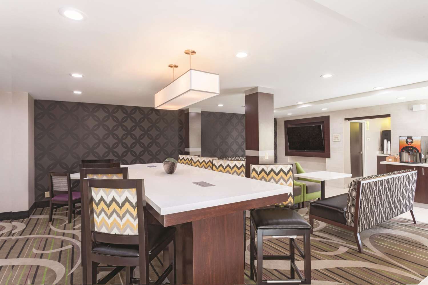 La Quinta Inn & Suites by Wyndham Knoxville North I-75 45/58