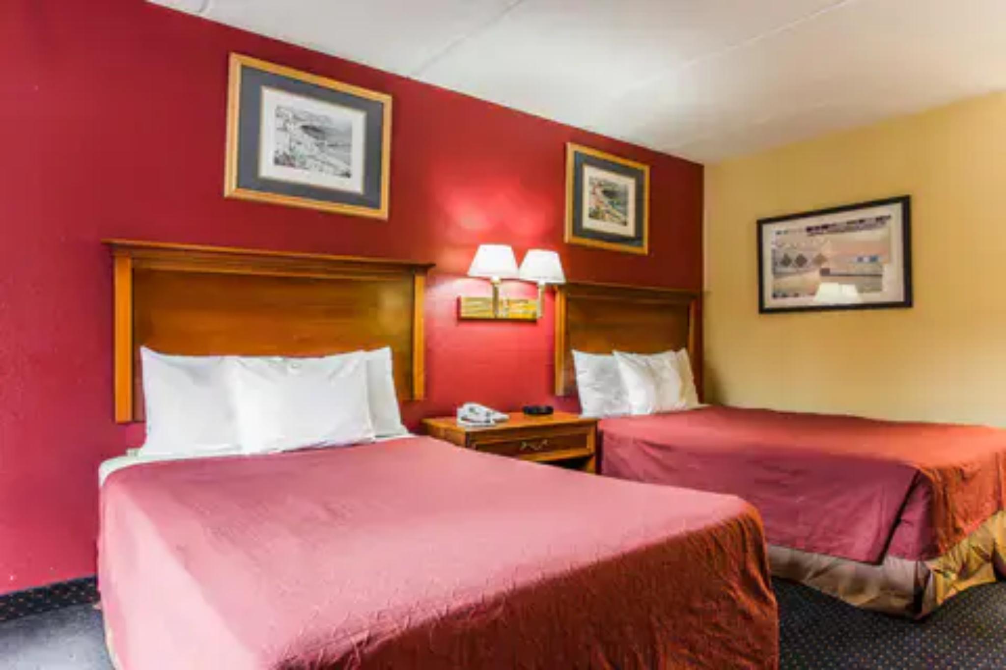 EFFICIENCY, 2 DOUBLE BEDS