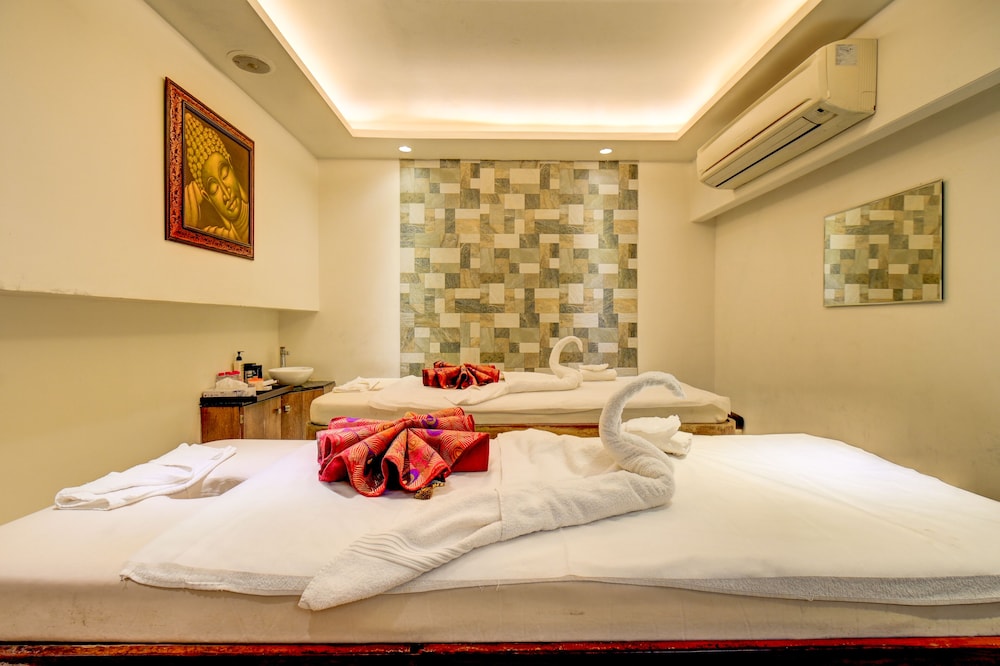 The Ssk Solitaire Hotel & Banquets 13/50