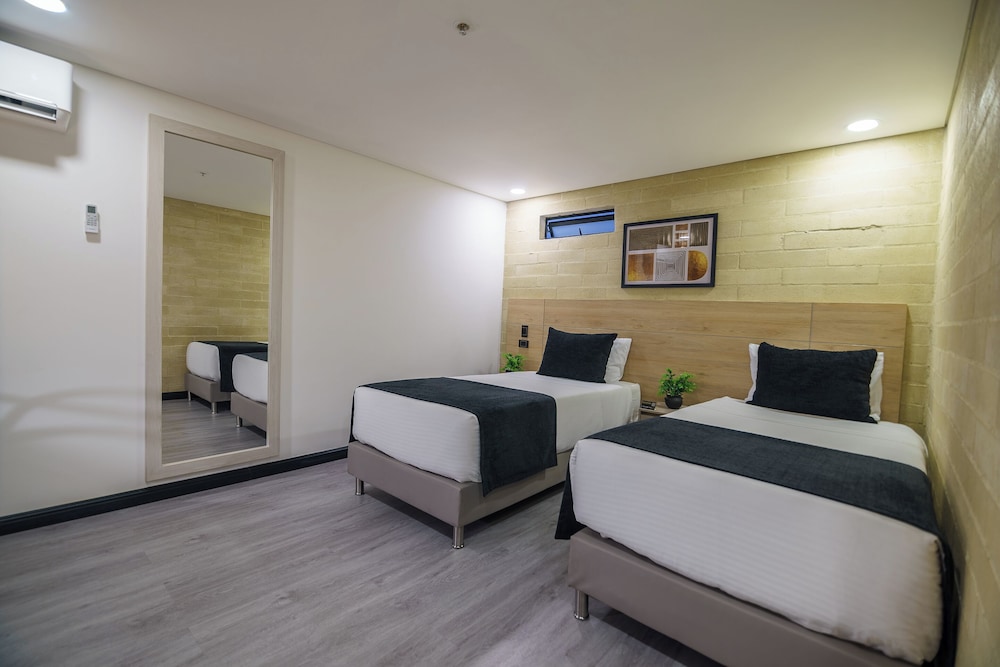 STANDARD, TWIN BEDS, NO WINDOW