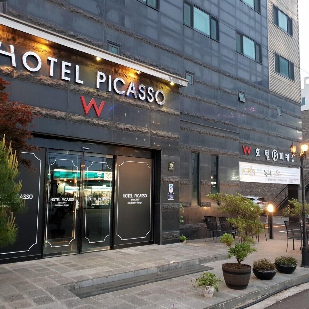 Picasso Hotel 7/66