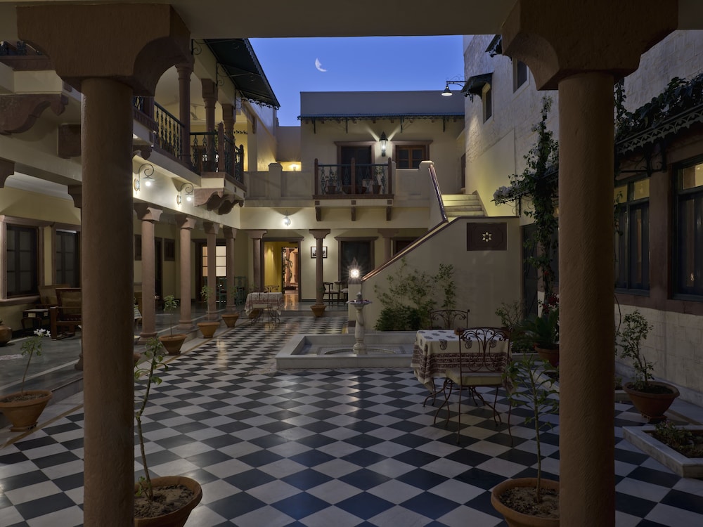 RATAN VILLAS 26/31