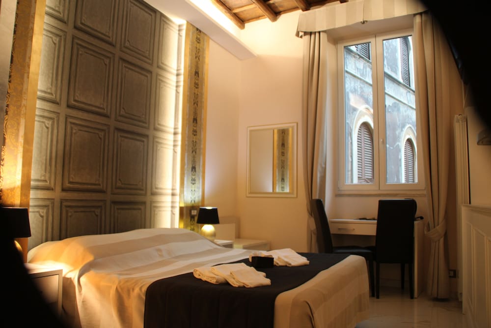 ROOM, TRIPLE