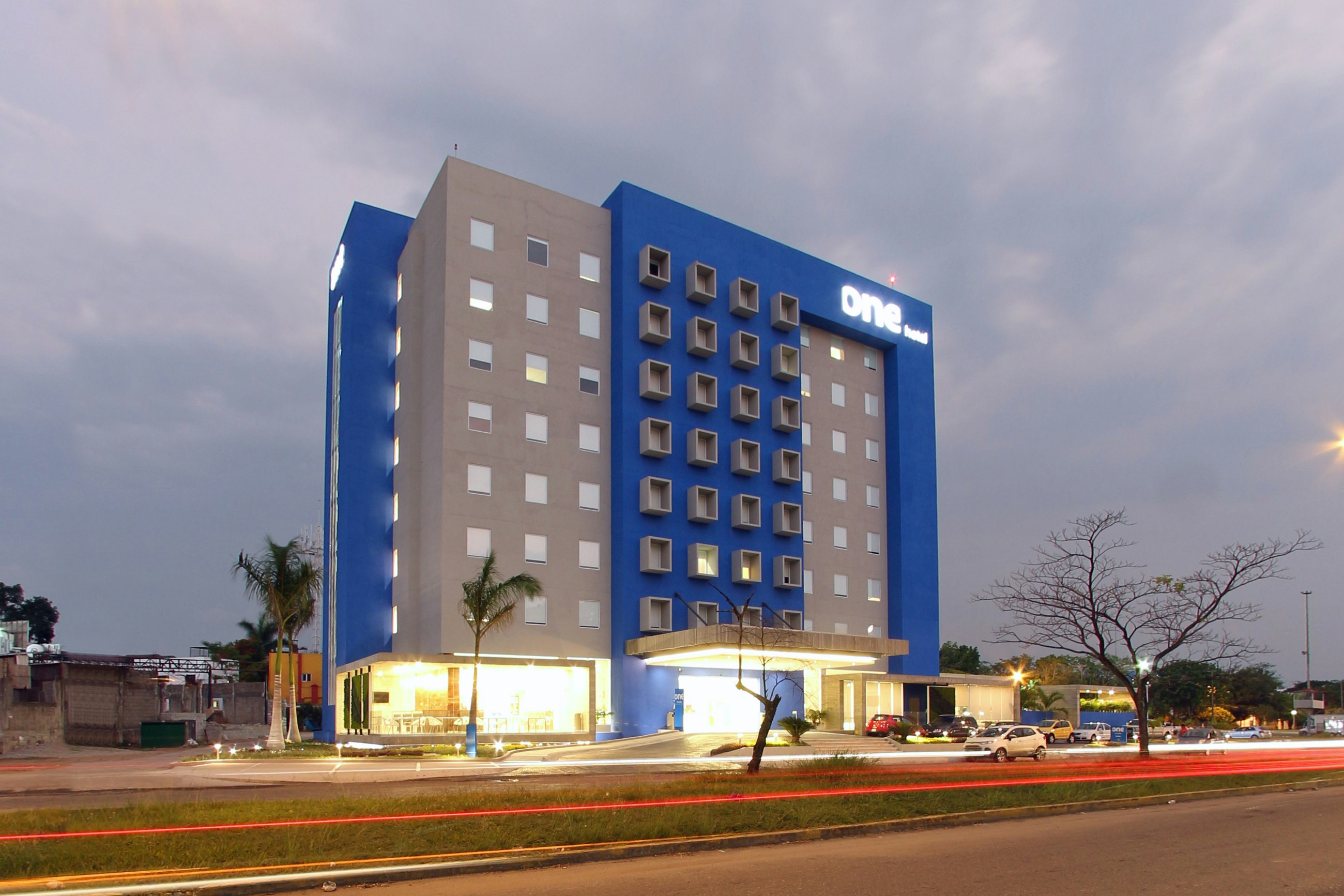 One Villahermosa 2000 4/70