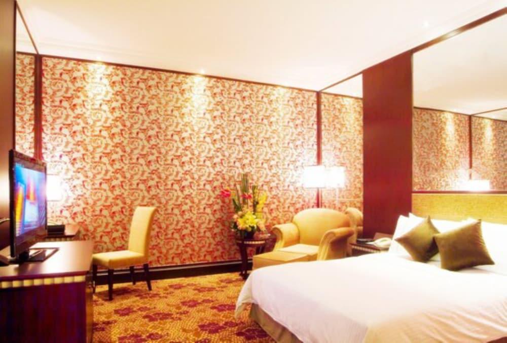 Elegant, Superior, King Bed