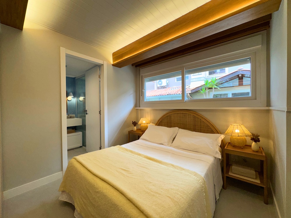 2 Rooms, House, Double and Twin Beds, 4 People