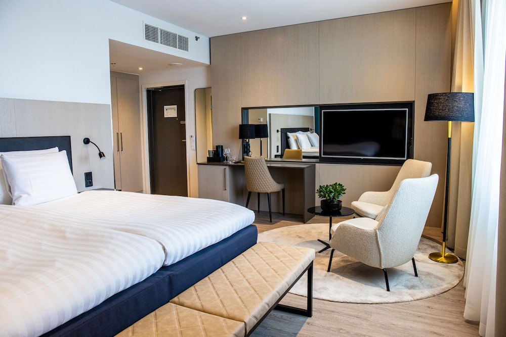 Deluxe, King Bed