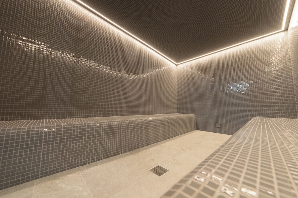 swimming pool spa