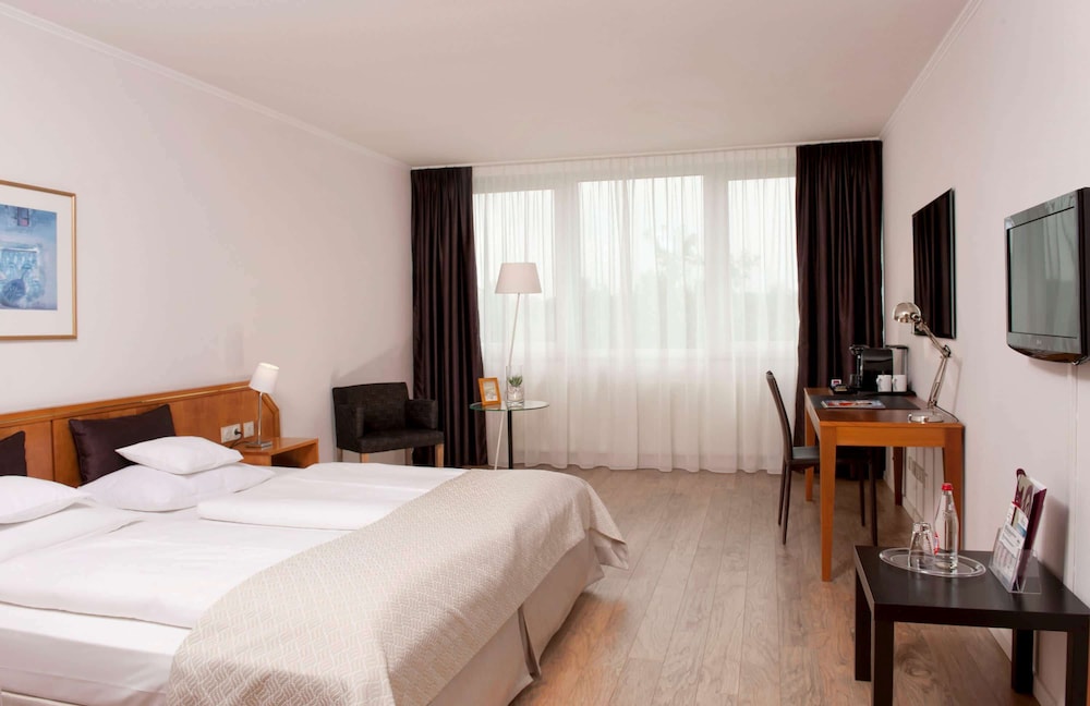 Room at Wyndham Hannover Atrium, HANNOVER
