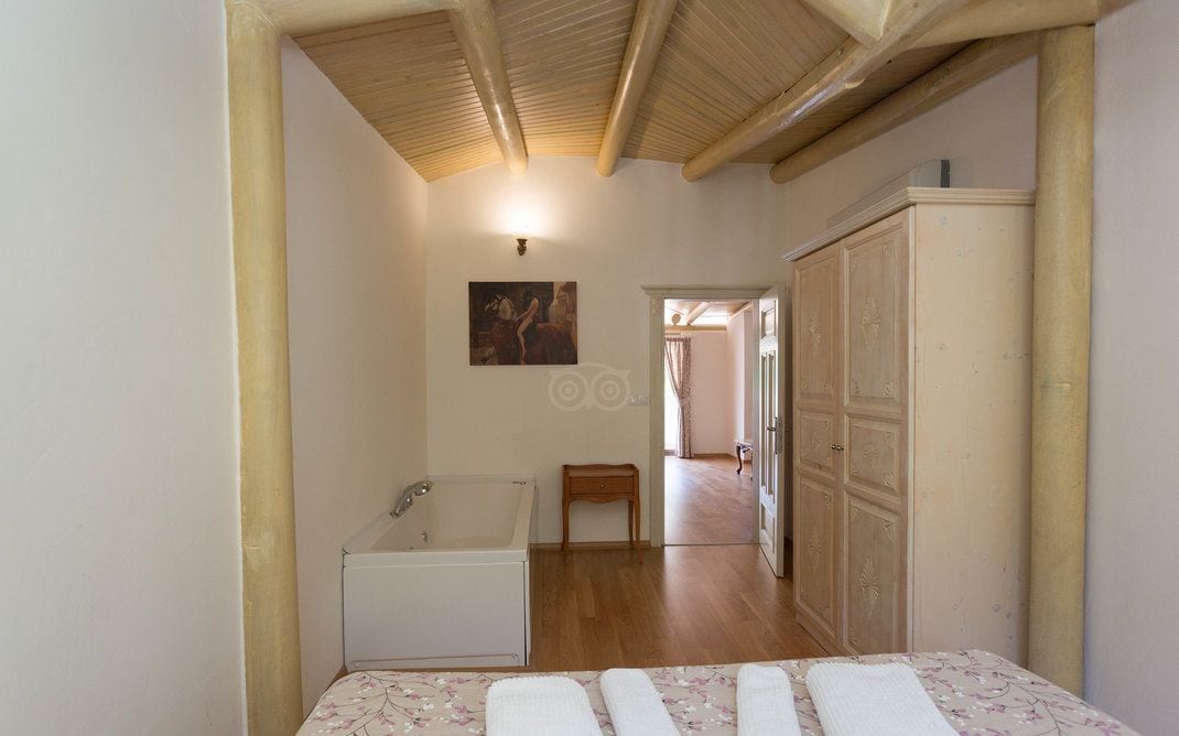 EXECUTIVE, SUITE, FOREST VIEW, BALCONY