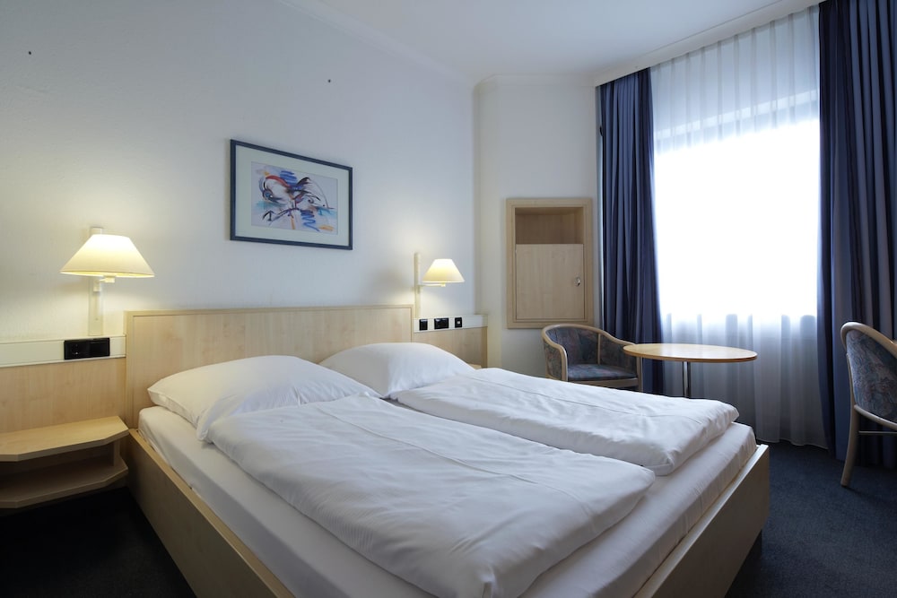 Rugs Hotel Augsburg, Trademark Collection by Wyndham 12/50