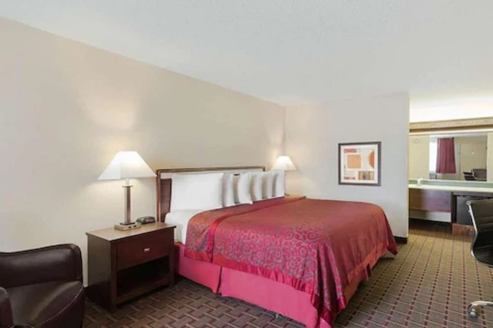 Days Inn By Wyndham Auburn 12/21