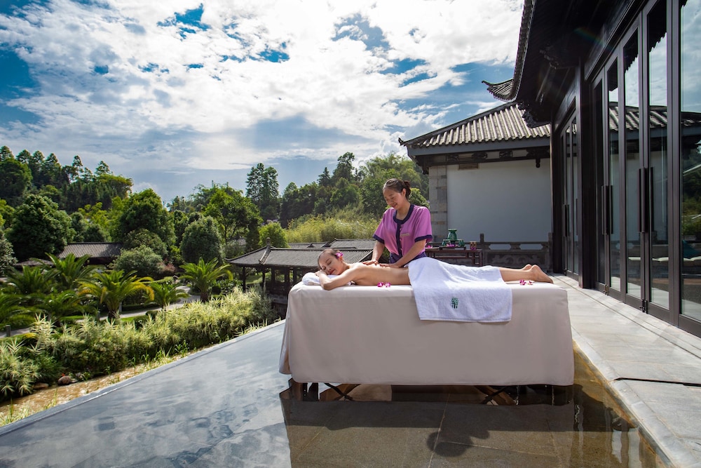 Banyan Tree Tengchong 13/81
