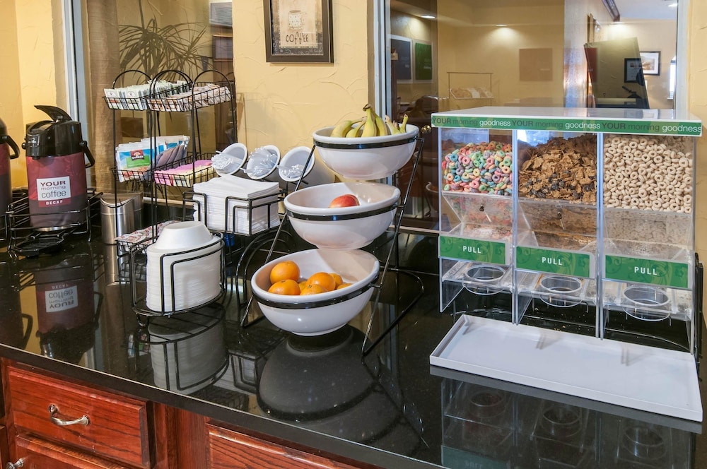 Comfort Inn North Conroe, TX 35/48
