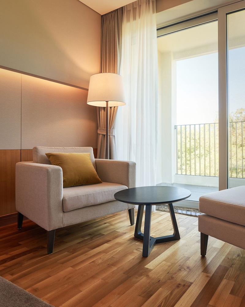 Mercure Ambassador Jeju 34/46