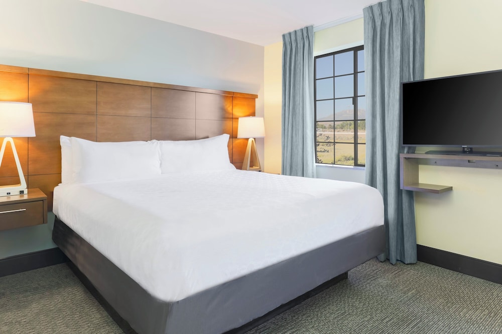 Studio, Suite, King Bed, Kitchen