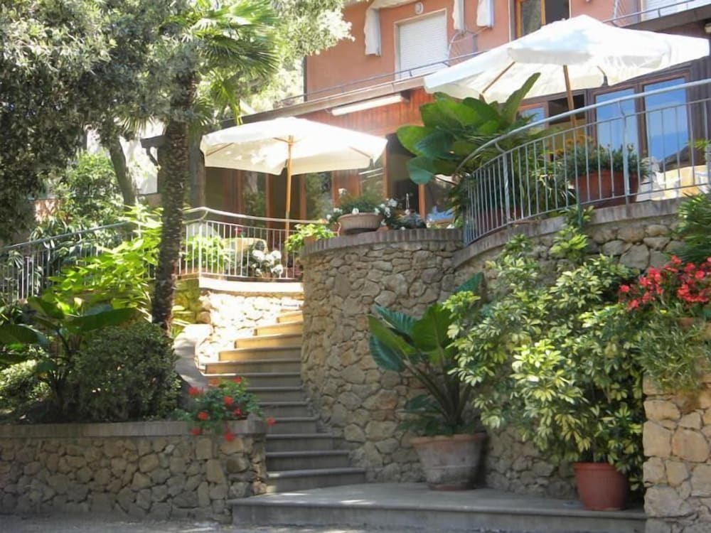 Hotel La Rosa Del Tirreno 32/40