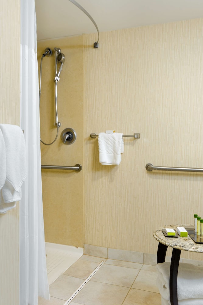 DoubleTree by Hilton Hotel Tinton Falls - Eatontown 13/51