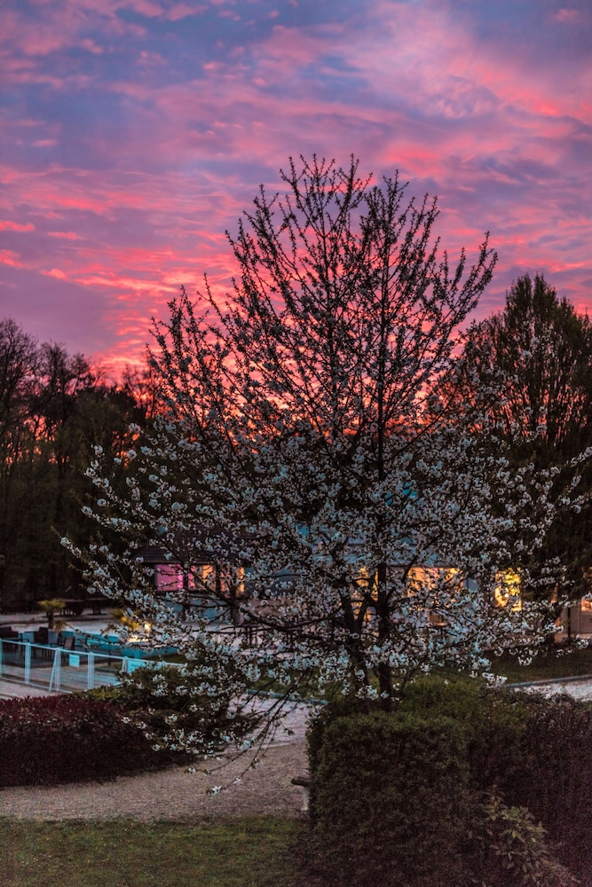 NOVOTEL FONTAINEBLEAU URY 46/51