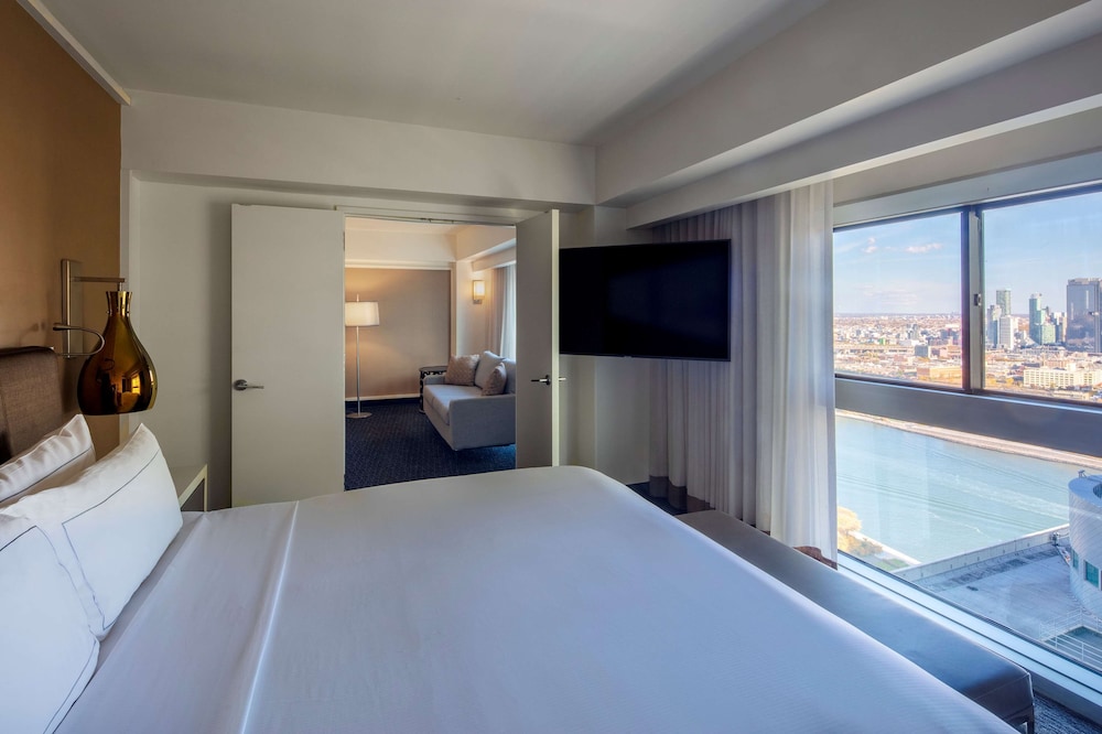 1 BEDROOM, SUITE, KING BED, ACCESSIBLE