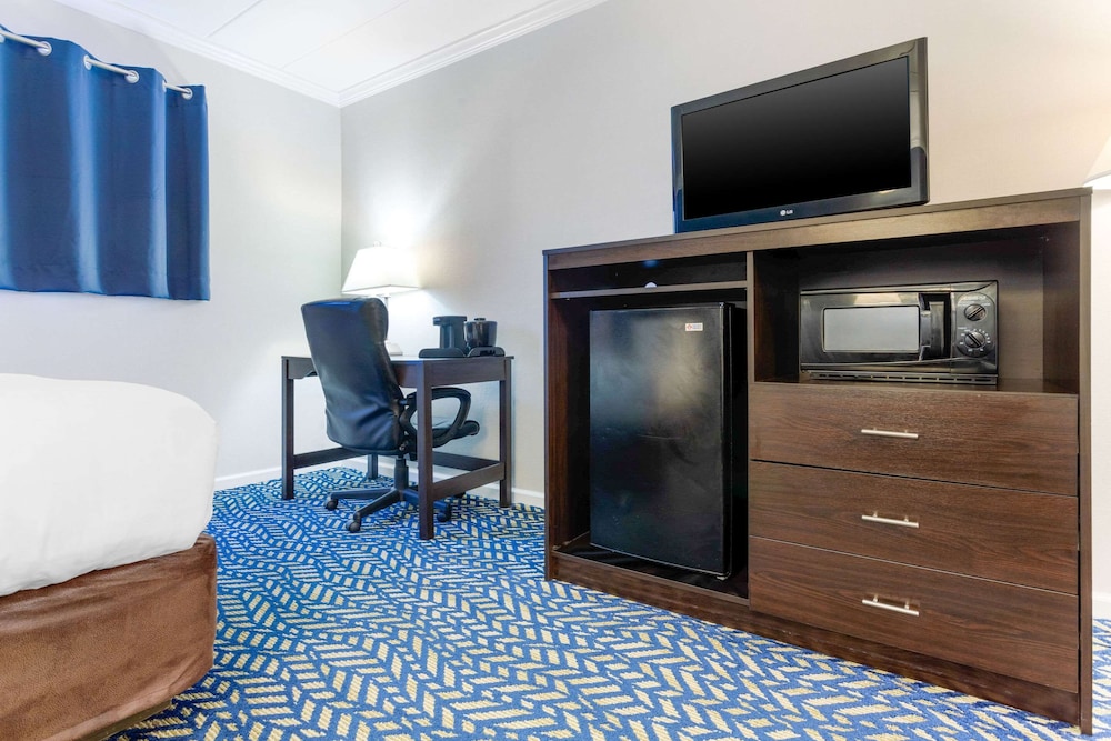 Econo Lodge Hicksville - Long Island 19/25