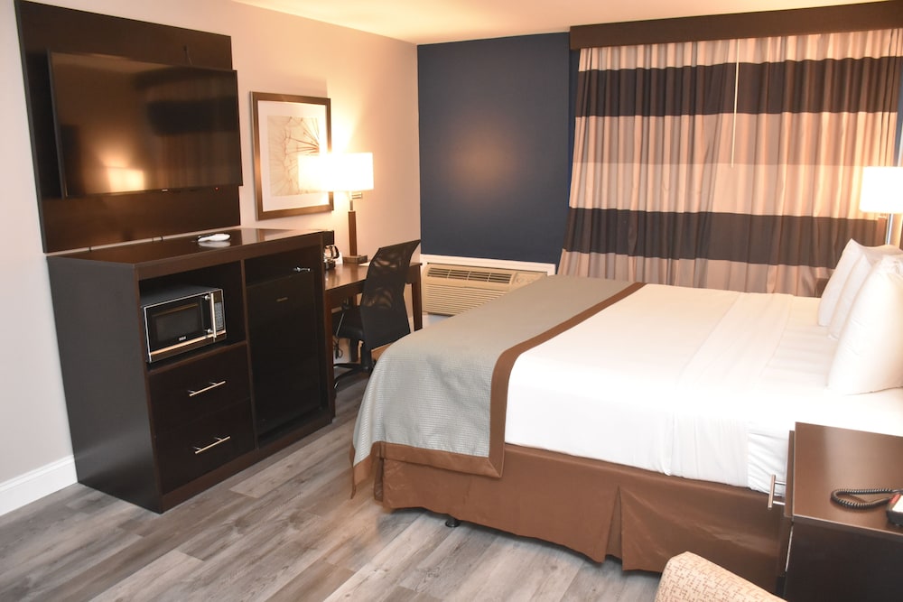Ramada by Wyndham Vineland Millville Area 9/32
