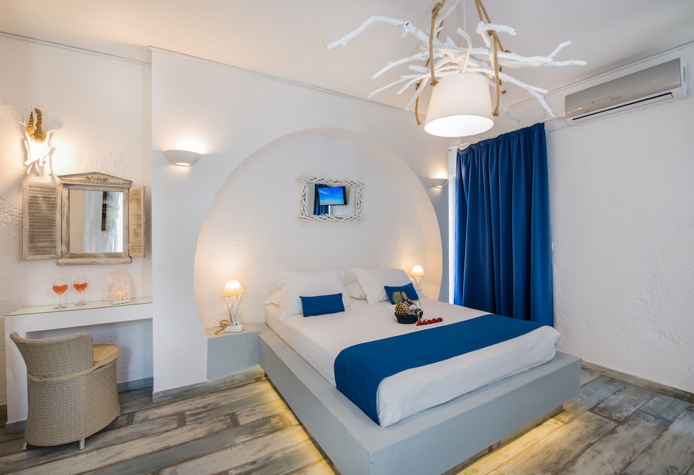 Harmony, Queen Bed, Village View، Evexia Boutique Hotel & Spa - Adults Only 6/10
