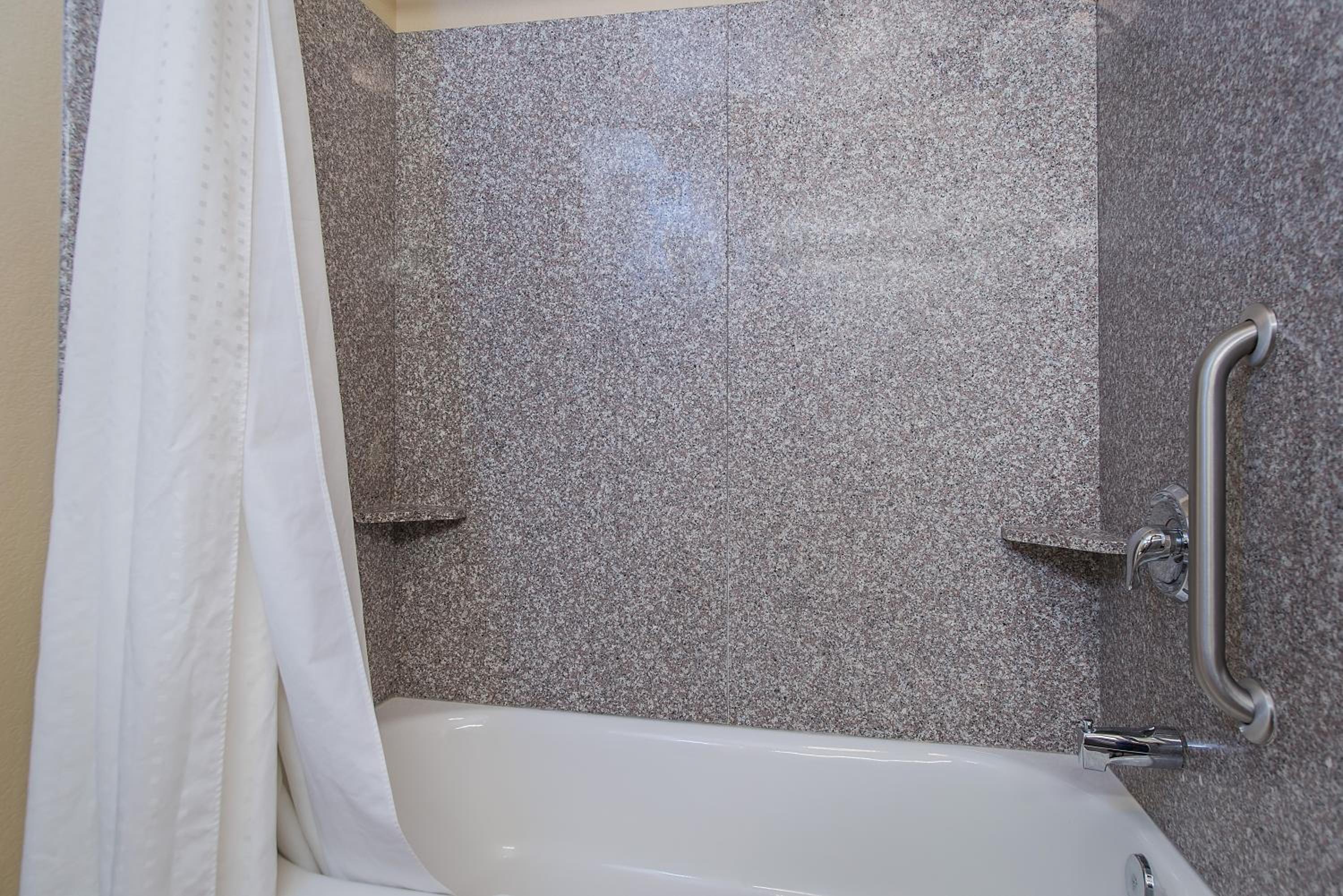 جناح سوبيريور بسرير كينج بغرفة نوم واحدة، Baymont Inn & Suites By Wyndham Sturgis 3/7