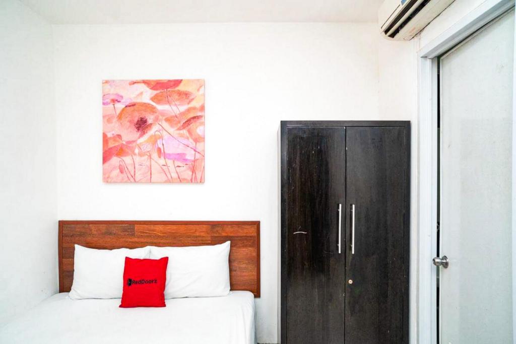 Reddoorz Plus Pasar Baru 24/43