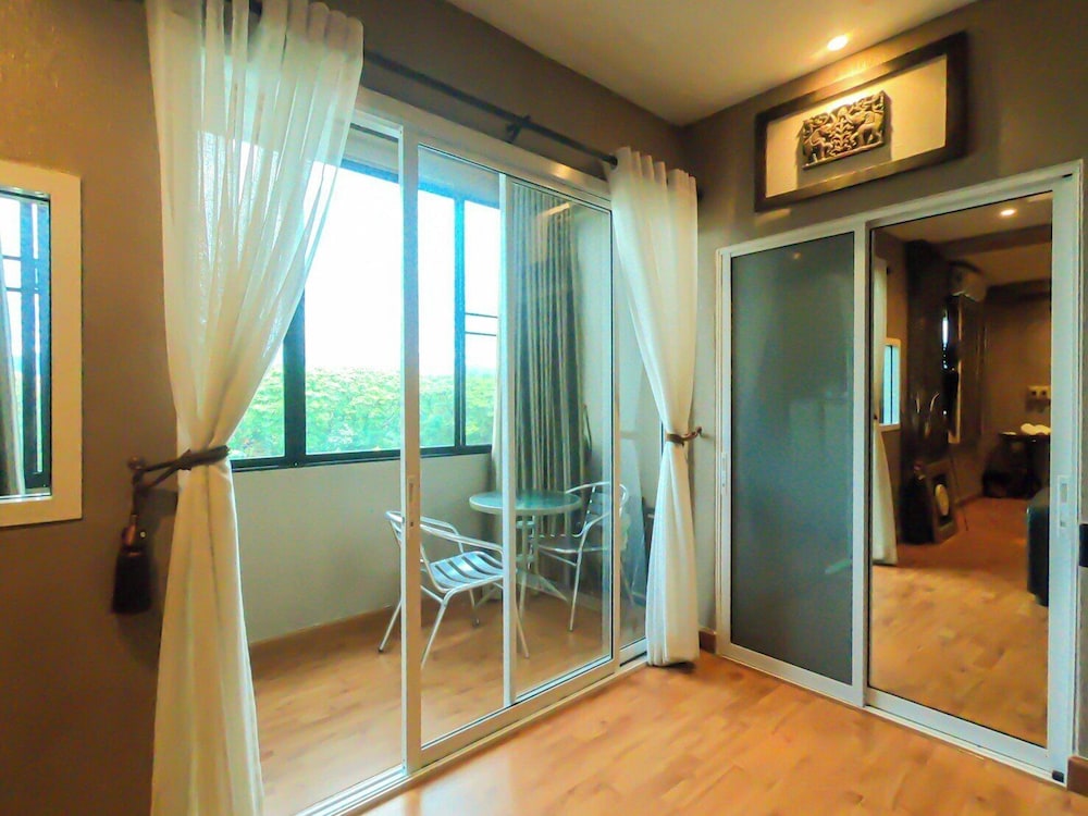 GRAND, DELUXE, DOUBLE BED