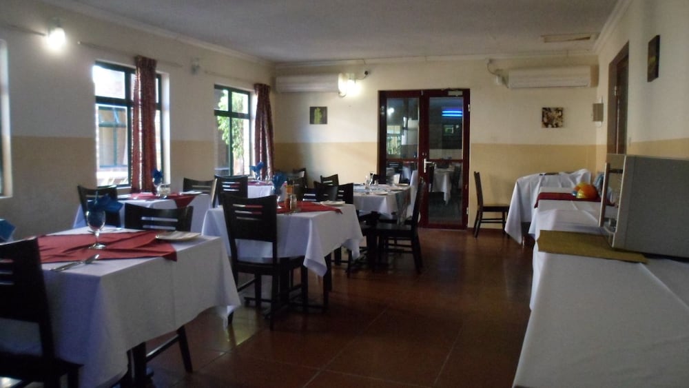 Airport Hotel Maun 14/20