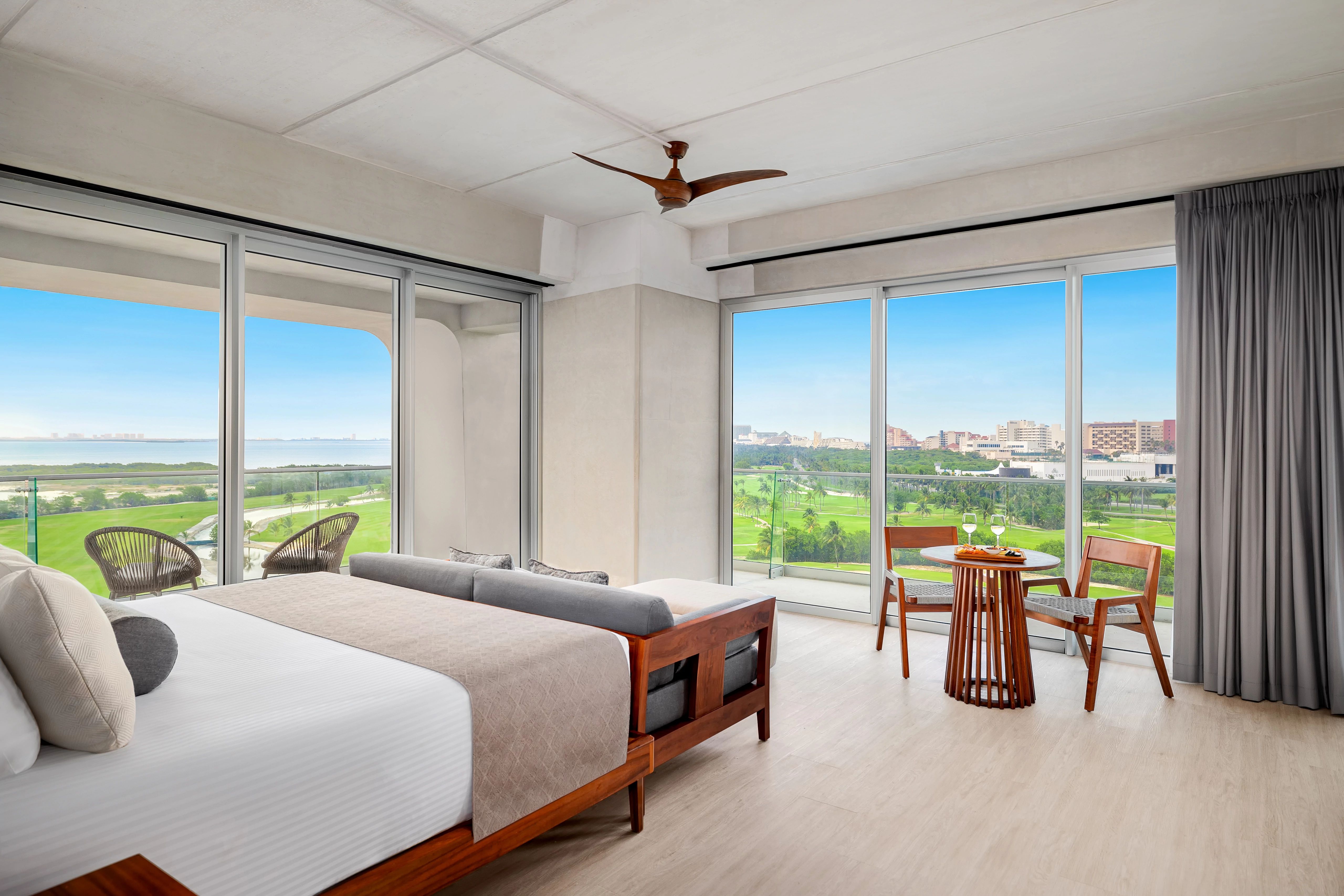 Vantage, Club, Suite, Golf and Ocean View, Corner