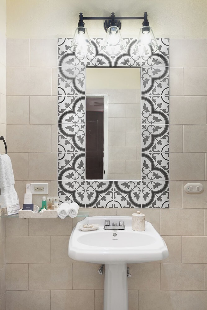Heritage, Colonial, King Bed، Hotel La Perla 4/4