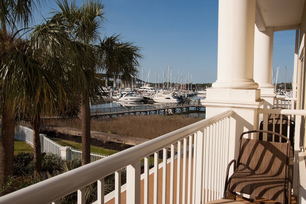 Courtyard Charleston Waterfront 1/49