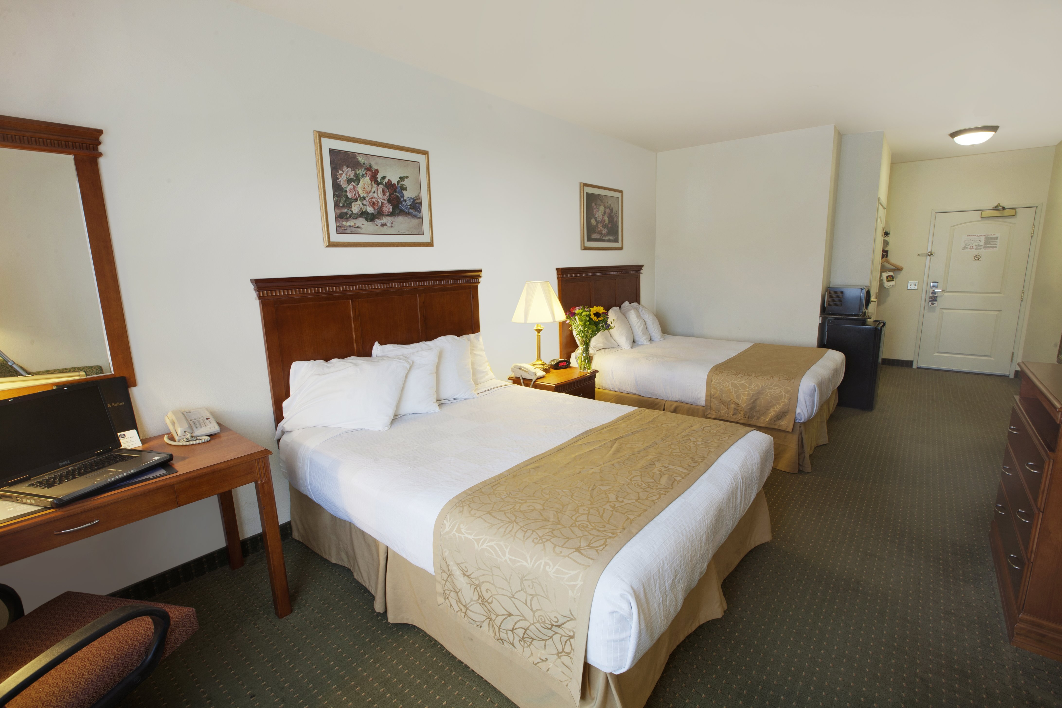 Best Western Plus Lake Elsinore Inn & Suites 20/53