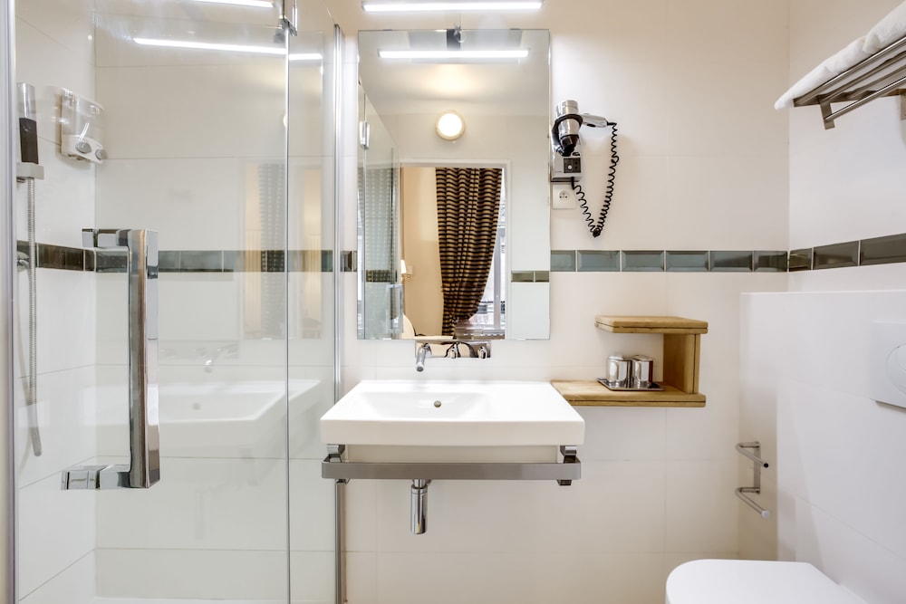 HOTEL OPERA MAINTENON 48/50