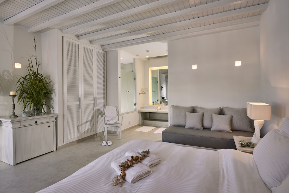 Petinos Beach 47/72