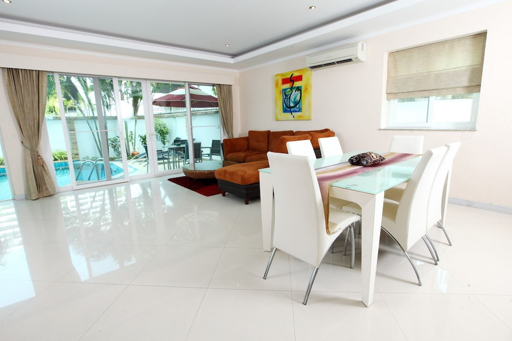 Hidden Palm Pool Villas 25/43
