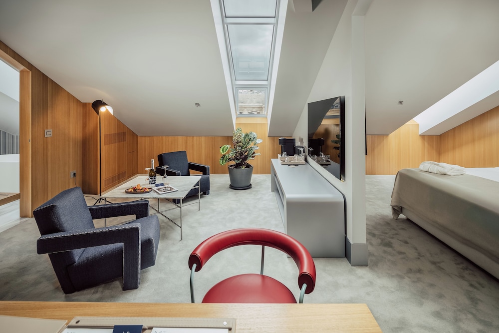 DELUXE, STUDIO, SUITE